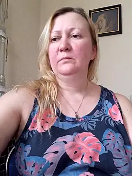 Snapshot of blondyaguar chatting on 01.24.25 blondyaguar online show from 01.24.25