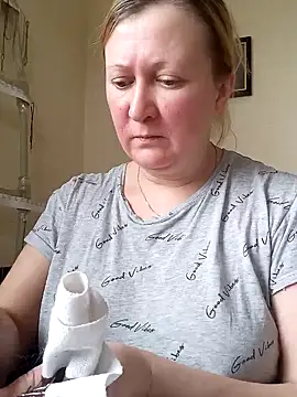 Snapshot of blondyaguar chatting on 02.14.25 blondyaguar online show from 02.14.25