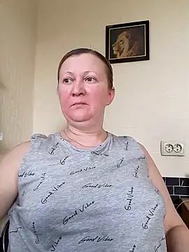 Snapshot of blondyaguar chatting on 03.06.25 blondyaguar online show from 03.06.25