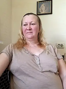 Snapshot of blondyaguar chatting on 09.12.25 blondyaguar online show from 09.12.25