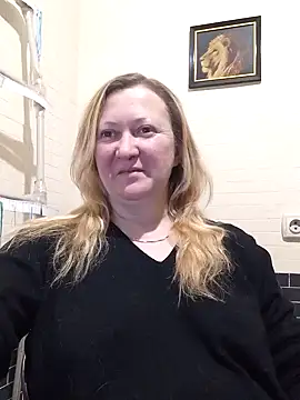 Snapshot of blondyaguar chatting on 11.14.25 blondyaguar online show from 11.14.25