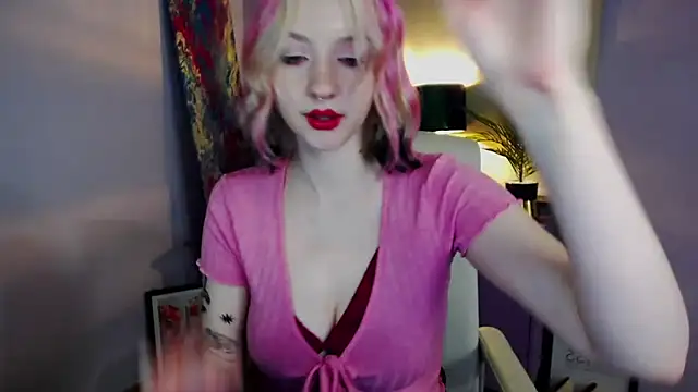 Snapshot of MadelineLust chatting on 12.08.24 MadelineLust online show from 12.08.24