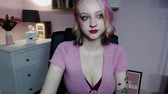 Snapshot of MadelineLust chatting on 12.14.24 MadelineLust online show from 12.14.24