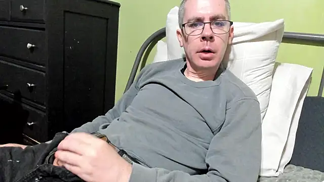 Snapshot of ImportantEquator0 chatting on 09.21.25 ImportantEquator0 online show from 09.21.25