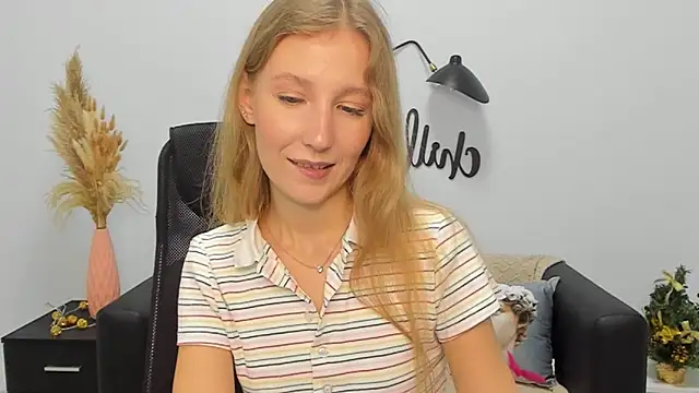 Snapshot of LolaWilsons chatting on 12.31.24 LolaWilsons online show from 12.31.24