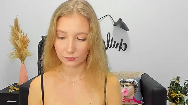 Snapshot of LolaWilsons chatting on 01.03.25 LolaWilsons online show from 01.03.25