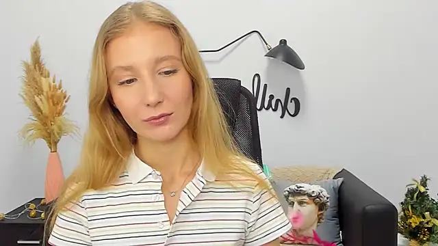 Snapshot of LolaWilsons chatting on 01.05.25 LolaWilsons online show from 01.05.25