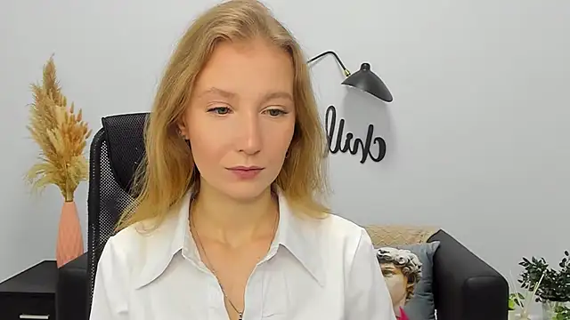 Snapshot of LolaWilsons chatting on 01.10.25 LolaWilsons online show from 01.10.25