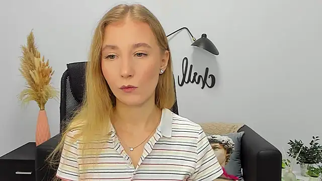 Snapshot of LolaWilsons chatting on 01.11.25 LolaWilsons online show from 01.11.25