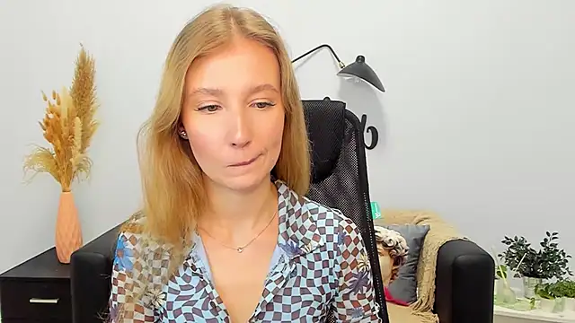 Snapshot of LolaWilsons chatting on 01.22.25 LolaWilsons online show from 01.22.25