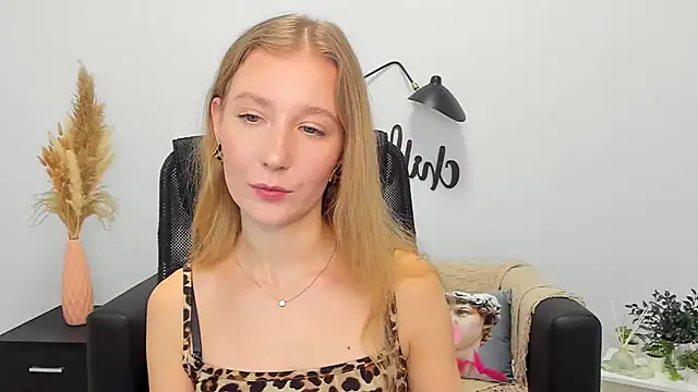 Snapshot of LolaWilsons chatting on 01.27.25 LolaWilsons online show from 01.27.25