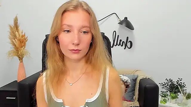 Snapshot of LolaWilsons chatting on 02.18.25 LolaWilsons online show from 02.18.25