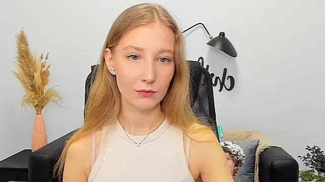 Snapshot of LolaWilsons chatting on 03.18.25 LolaWilsons online show from 03.18.25