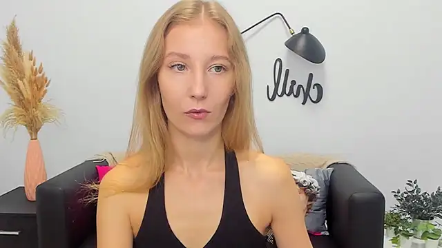 Snapshot of LolaWilsons chatting on 09.16.25 LolaWilsons online show from 09.16.25