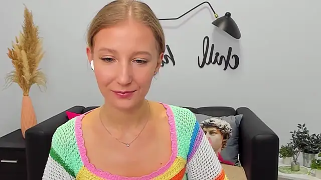 Snapshot of LolaWilsons chatting on 11.03.25 LolaWilsons online show from 11.03.25