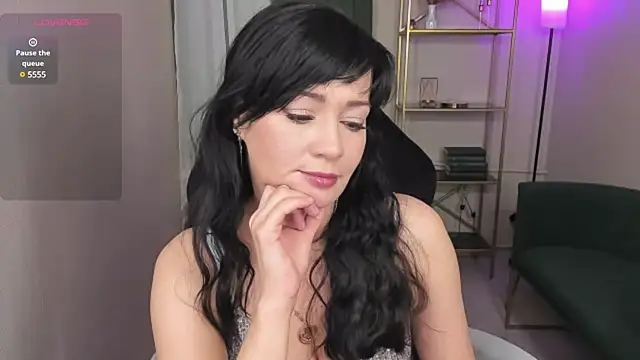 Snapshot of Julia__Frey chatting on 02.11.25 Julia  Frey online show from 02.11.25