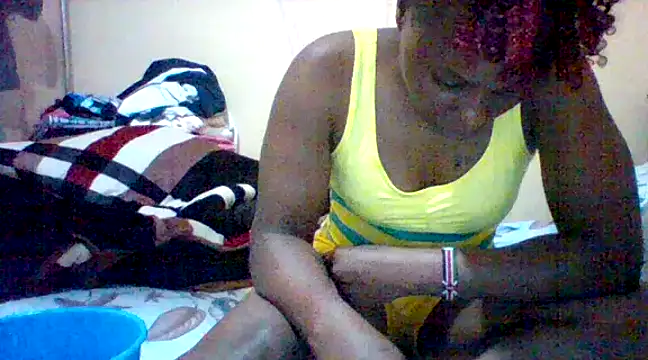 Snapshot of EBONYVANILLA02 chatting on 02.05.25 EBONYVANILLA02 online show from 02.05.25