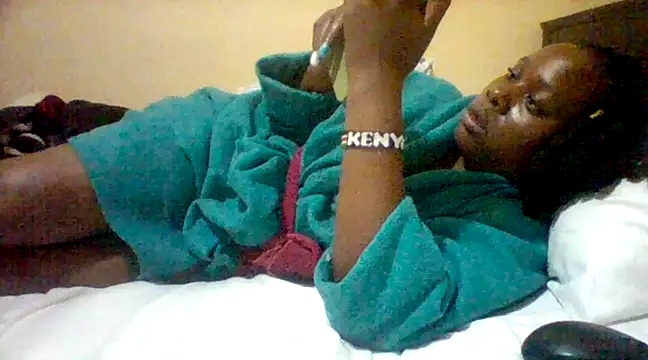 Snapshot of EBONYVANILLA02 chatting on 03.21.25 EBONYVANILLA02 online show from 03.21.25