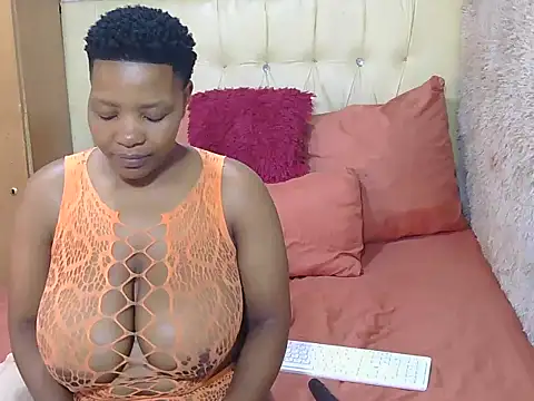 Snapshot of Xxxsluts chatting on 10.15.25 Xxxsluts online show from 10.15.25