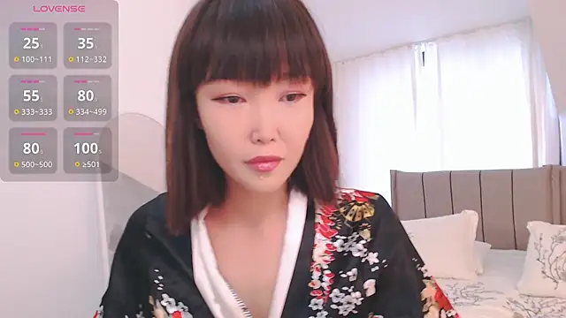 Snapshot of TumiLio chatting on 12.07.24 TumiLio online show from 12.07.24