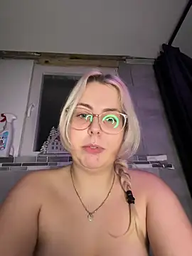 Snapshot of Livewithlucy chatting on 12.21.24 Livewithlucy online show from 12.21.24