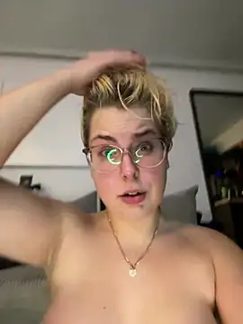 Snapshot of Livewithlucy chatting on 12.27.24 Livewithlucy online show from 12.27.24