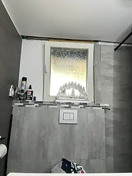 Snapshot of Livewithlucy chatting on 12.31.24 Livewithlucy online show from 12.31.24