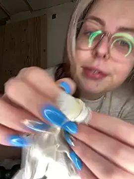 Snapshot of Livewithlucy chatting on 01.02.25 Livewithlucy online show from 01.02.25