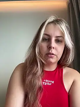 Snapshot of Livewithlucy chatting on 01.24.25 Livewithlucy online show from 01.24.25