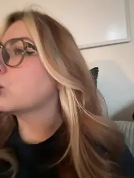 Snapshot of Livewithlucy chatting on 02.13.25 Livewithlucy online show from 02.13.25