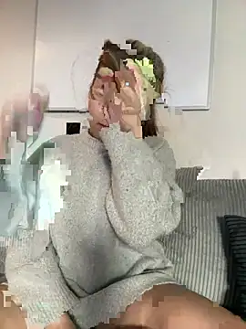 Snapshot of Livewithlucy chatting on 03.13.25 Livewithlucy online show from 03.13.25