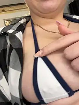 Snapshot of Livewithlucy chatting on 03.16.25 Livewithlucy online show from 03.16.25