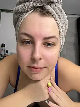 Snapshot of Livewithlucy chatting on 03.17.25 Livewithlucy online show from 03.17.25