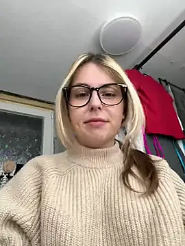 Snapshot of Livewithlucy chatting on 03.22.25 Livewithlucy online show from 03.22.25