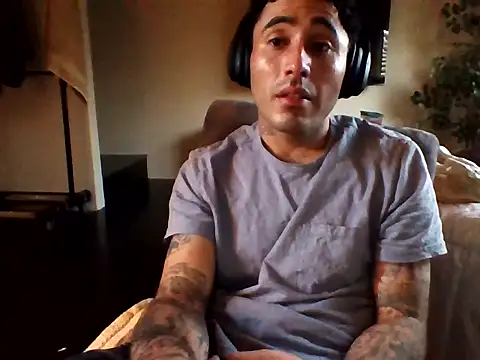 Snapshot of tengocanicas chatting on 10.17.25 tengocanicas online show from 10.17.25