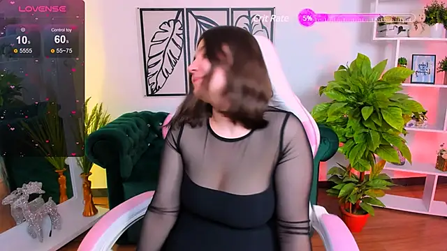 Snapshot of Viola__Shy chatting on 01.17.25 Viola Shy online show from 01.17.25