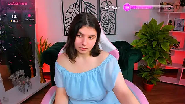 Snapshot of Viola__Shy chatting on 01.20.25 Viola Shy online show from 01.20.25
