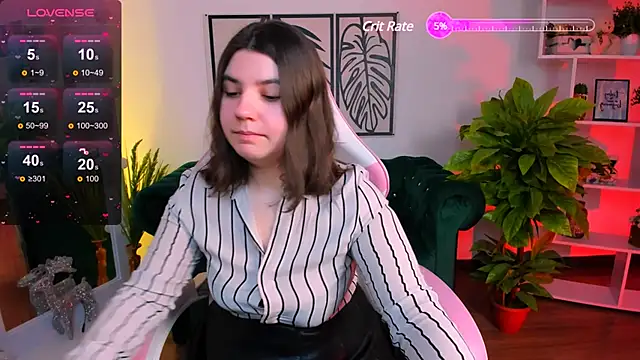 Snapshot of Viola__Shy chatting on 01.21.25 Viola Shy online show from 01.21.25