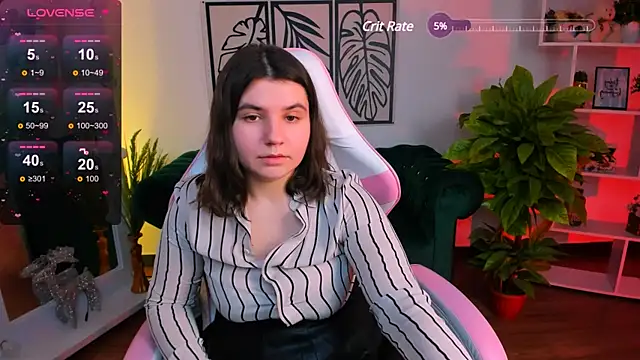 Snapshot of Viola__Shy chatting on 01.22.25 Viola Shy online show from 01.22.25