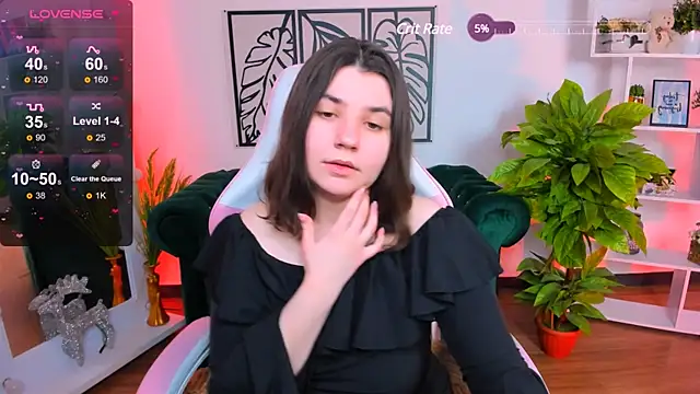 Snapshot of Viola__Shy chatting on 01.24.25 Viola Shy online show from 01.24.25