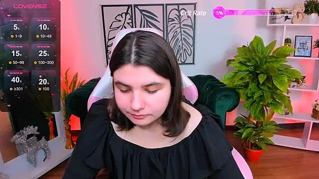 Snapshot of Viola__Shy chatting on 01.25.25 Viola Shy online show from 01.25.25