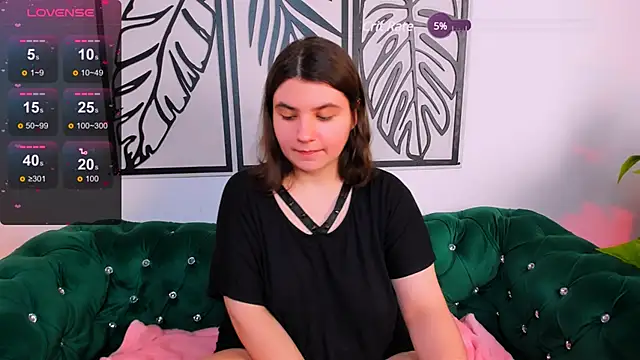 Snapshot of Viola__Shy chatting on 01.31.25 Viola Shy online show from 01.31.25