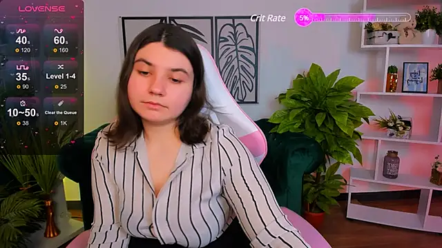 Snapshot of Viola__Shy chatting on 02.04.25 Viola Shy online show from 02.04.25