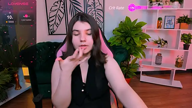 Snapshot of Viola__Shy chatting on 02.08.25 Viola Shy online show from 02.08.25