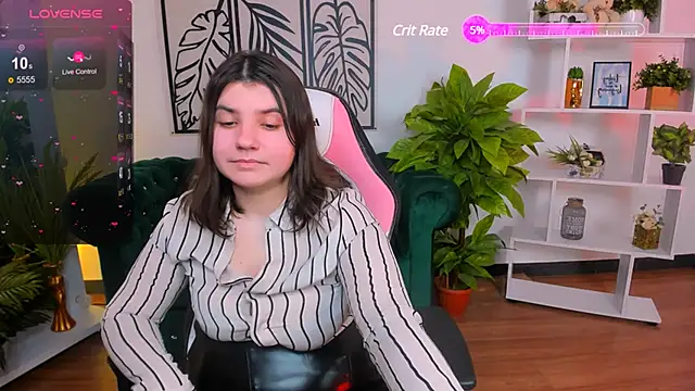 Snapshot of Viola__Shy chatting on 02.11.25 Viola Shy online show from 02.11.25