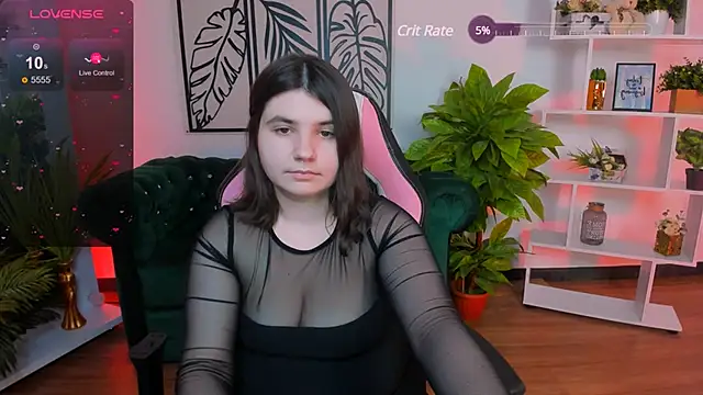 Snapshot of Viola__Shy chatting on 02.16.25 Viola Shy online show from 02.16.25