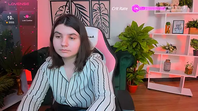 Snapshot of Viola__Shy chatting on 02.19.25 Viola Shy online show from 02.19.25