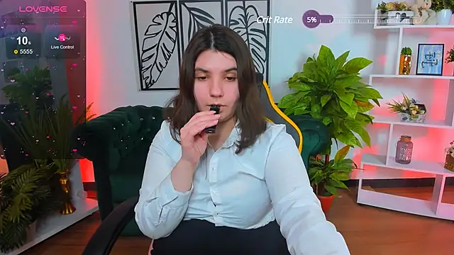 Snapshot of Viola__Shy chatting on 03.05.25 Viola Shy online show from 03.05.25