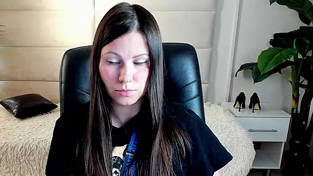 Snapshot of Dana__dom chatting on 10.24.25 Dana  dom online show from 10.24.25
