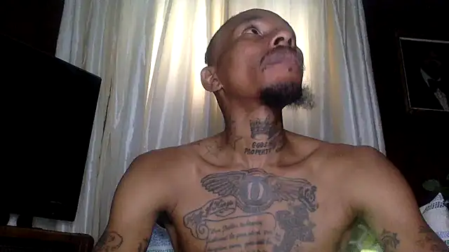 Snapshot of KingDerRico chatting on 10.02.25 KingDerRico online show from 10.02.25